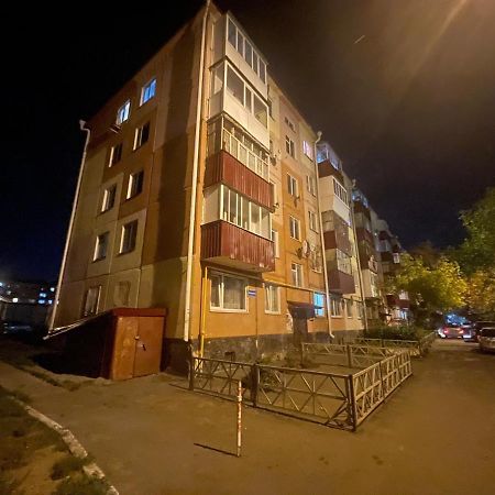 1-Комн. Квартира Целиком Интернациональная 32 С Гостиничным Сервисом Petropavlovsk Ngoại thất bức ảnh