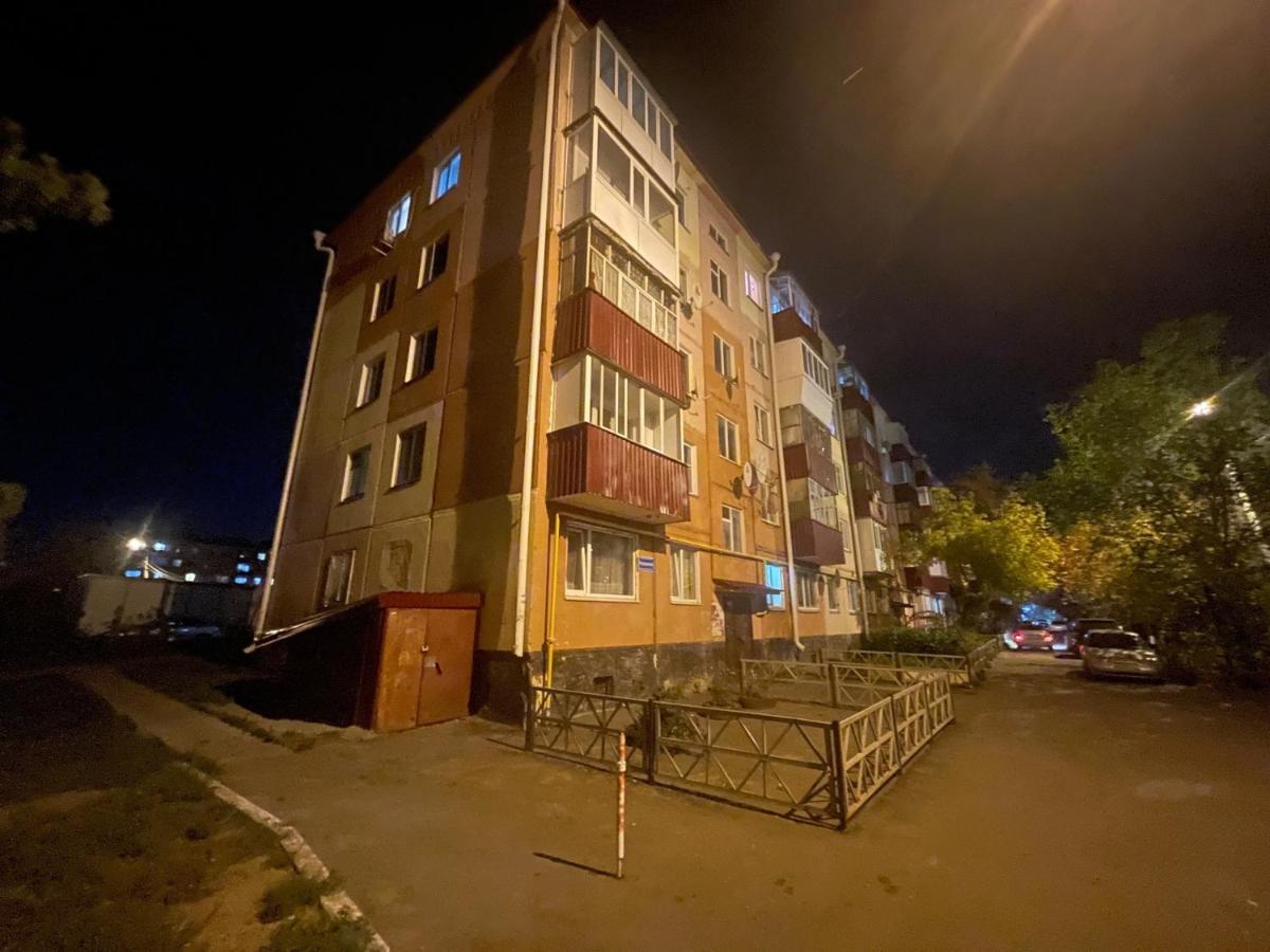 1-Комн. Квартира Целиком Интернациональная 32 С Гостиничным Сервисом Petropavlovsk Ngoại thất bức ảnh